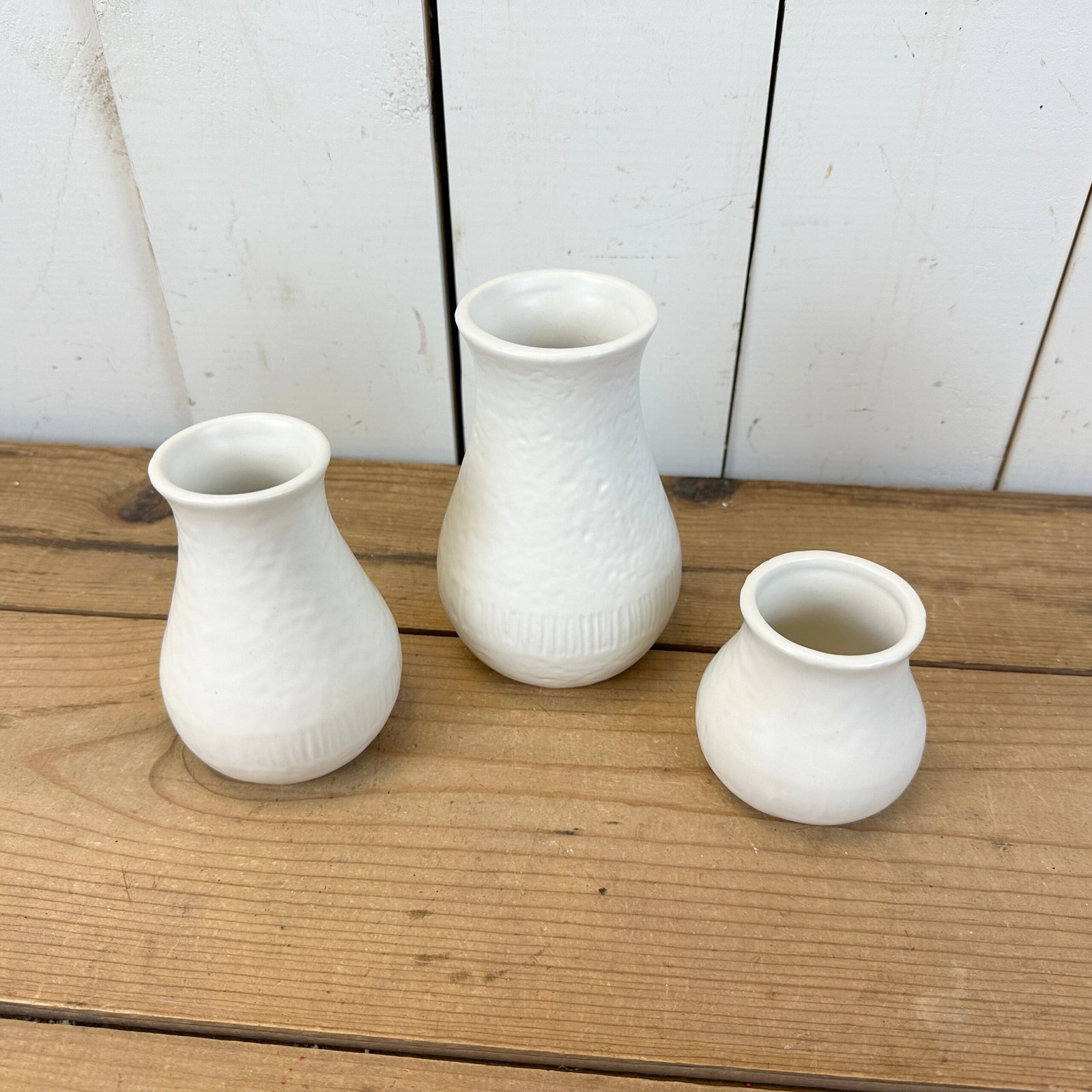 Small White Set of 3 Vases - Image 4