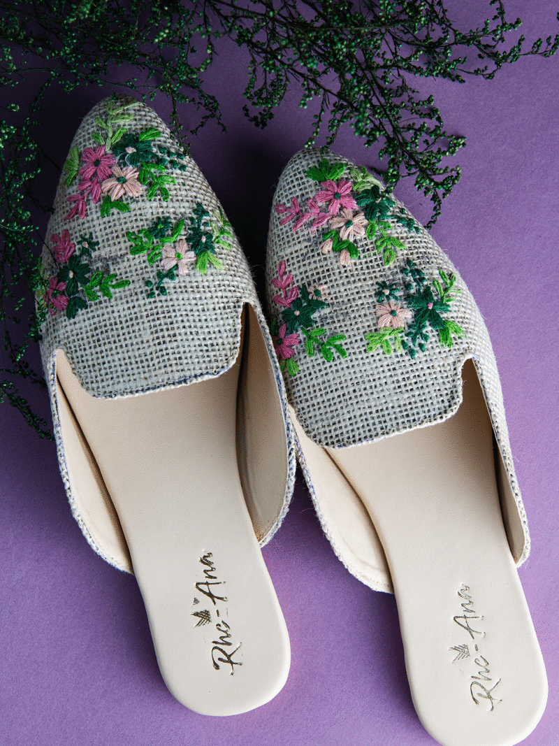 Delicate Toes - Mules
