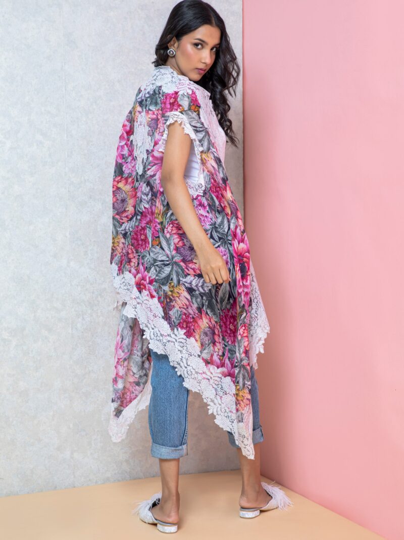 Gardenia Sleeveless Cape